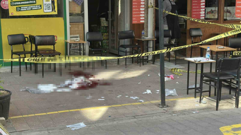 Husumetlisini sokak ortasında bıçakladı