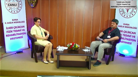 Ayna karşısında duruş bozukluğu skolyozun habercisi olabilir