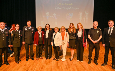 Yalova’da tiyatro oyunuyla aile içi şiddete dikkati çektiler