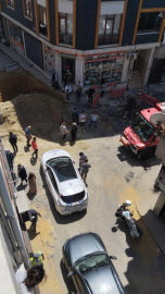 İstanbul Bayrampaşa kanalizasyon çalışmaları sırasında meydana gelen göçükte 1 işçi, toprak altında kaldı. Göçükte kalan işçiyi kurtarma çalışmaları sürüyor.