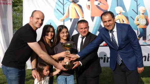 Terör gazisi Oryantiring Yarışması’nda kızıyla birinci oldu