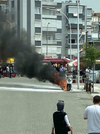 Motosiklet alev alev yandı