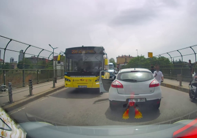 Ataşehir’de trafikte tartıştığı bıçaklı saldırgana yangın tüpüyle müdahale etti