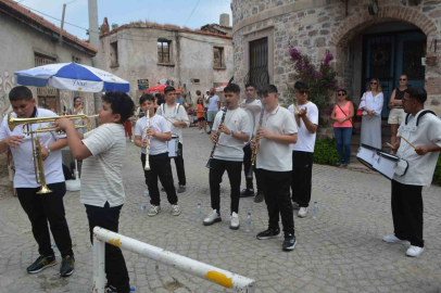 Ayvalık’ta Küçükköy Teferic Şenlikleri coşkusu