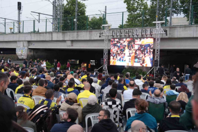 Kartal’da Fenerbahçe’nin Euroleague final maçı dev ekranda izlendi