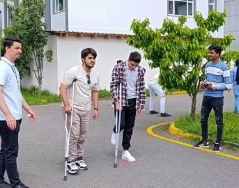 Engelli bireylerin yaşadığı zorluklara dikkat çektiler