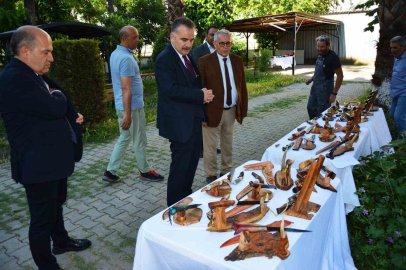 Edremit’te elle dövülen bıçaklar sergisi hayran bıraktı