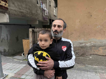 Bağcılar’da otomobil çarptığı çocuk yaralandı: O anlar kamerada