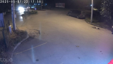 Kavşakta drift yapan otomobil ağaca çarptı: 3 yaralı