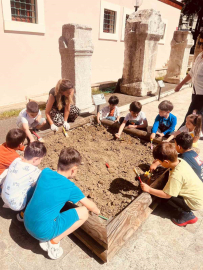 Minik öğrenciler temsili arkeolojik kazı çalışması yaptı