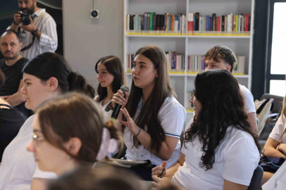 Genç oyuncu, öğrencilere "Hababam Sınıfı"nı okudu