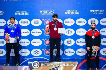 Milli güreşçilerden 5 madalya