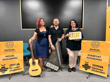 Balıkesirli öğretmenler, ’Şiirle Şarkı, Şarkıyla Şiir’ okudular