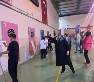 Bilecik’te düzenlenen ‘Dart Turnuvası’ renkli görüntülere sahne oldu