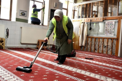 Bayram öncesi manevi temizlik, camilerde gül suyu kokusu