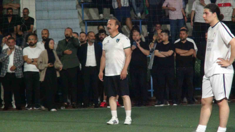 Ağıralioğlu, halı sahada maç yaptı, ortaya renkli görüntüler çıktı
