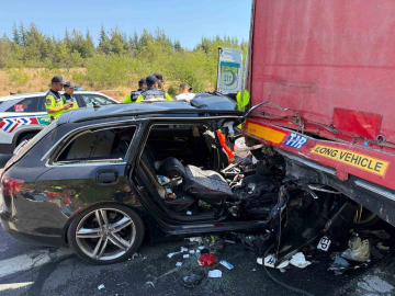 Kırklareli’nde otomobil tırın altına girdi: 2 yaralı