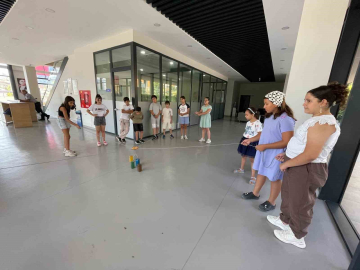 Esenyurt’ta çocuklar hem öğreniyor hem eğleniyor