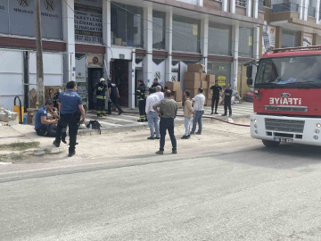 Tekstil atölyesinde çıkan yangın binaya yayılmadan kontrol altına alındı
