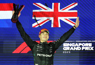 Singapur’da kazanan George Russell