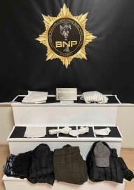 Kıyafete emdirilen uyuşturucu polislerin dikkati sayesinde yakalandı