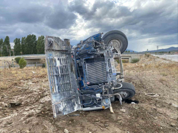 Bilecik’te devrilen tanker sürücüsü yaralandı