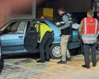 Ezine’de uyuşturucu operasyonu: Kokain ve 500 bin TL yakalandı