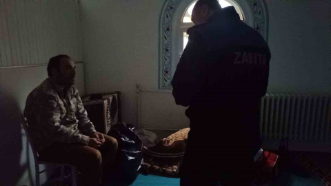 CHP’li belediye sahip çıkmadığı aileye yardım eli