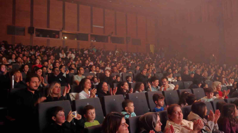 Kocaeli’de perdeler çocuklar için açıldı