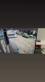 Bursa’da otobüs ve kamyonetin altında kaldılar