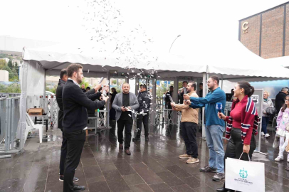 Kocaeli Kitap Fuarı’nda 1 milyonuncu ziyaretçiye konfetili karşılama