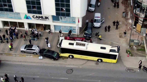Çekmeköy’de otobüs durağa daldı: 1 ölü, 4 yaralı