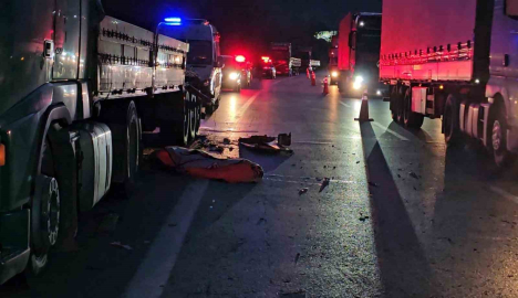 Anadolu Otoyolu’nda feci kaza: Genç tır şoförü lastik değiştirirken başka bir tırın altında kaldı