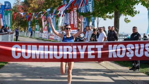 16 ülkeden sporcu Kocaeli’de Cumhuriyet için koştu