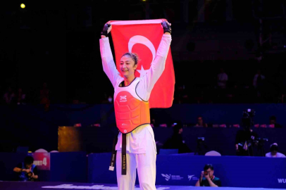 Balıkesir’in gururu Nafia Kuş Aydın, ikinci kez dünya şampiyonu