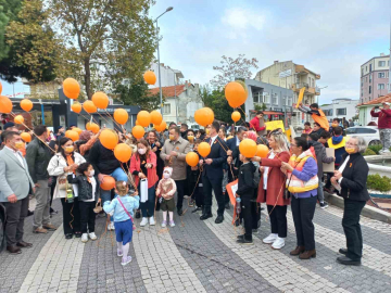 Ezine’de Lösemili Çocuklar Haftası yürüyüşü