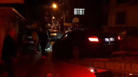 Lüks otomobilin içinde dehşeti yaşadı, kaçarken kaza yaptı