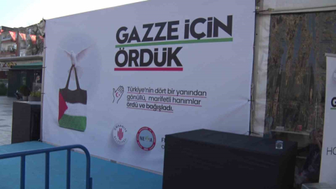Ümraniye’de kadınların Gazze için ördüğü el emeği ürünler satışa sunuldu