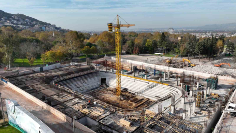 Atatürk Spor Salonu hızla yükseliyor