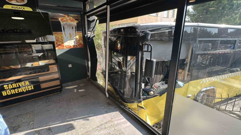 Üsküdar’da İETT otobüsü börekçiye daldı: 4 yaralı