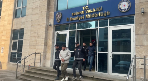 Edirne Kapıkule’de tarihi eser operasyonu: Büyük İskender portreli sikkelerle kaçarken yakalandılar