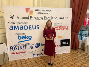 Ebru Özdemir’e İspanya’dan ‘Mesleki Liyakat Ödülü’
