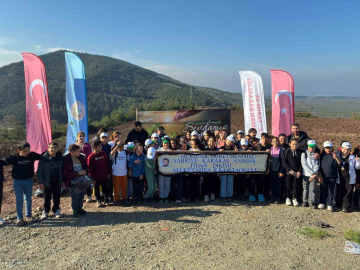 Vefat eden öğretmenleri için fidan diktiler