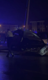 23 yaşındaki genç aydınlatma direğine çarparak yaşamını yitirdi