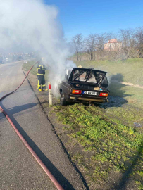 Babaeski’de seyir halindeki otomobil alev aldı