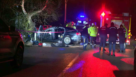 Kontrolden çıkan araç ağaca çarptı: 2 ölü, 2 yaralı