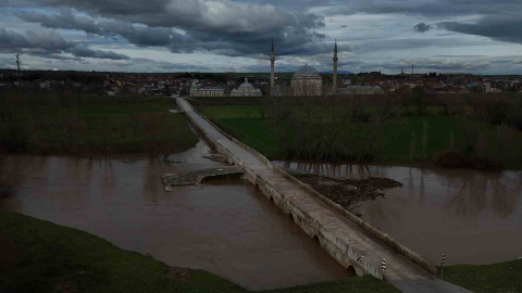 Tunca Nehri seddelerindeki menfez ve pompa istasyonları alarm veriyor
