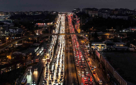 İstanbul trafiği ’ara tatil’ dinlemedi