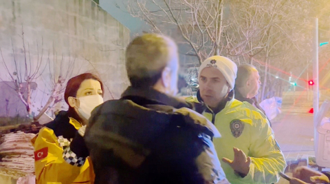 Kaza yapan alkollü sürücü, "Hepinizden özür diliyorum" diyerek hastaneye gitmeyi reddetti