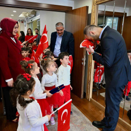 Gaziosmanpaşalı miniklerin gururlandıran bayrak sevgisi